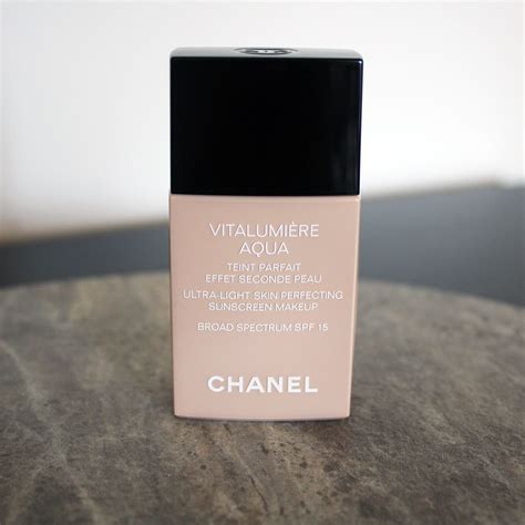 vitalumière aqua ultra light skin perfecting makeup от chanel